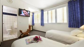 Twin Room | In-room safe, desk, laptop workspace, iron/ironing board