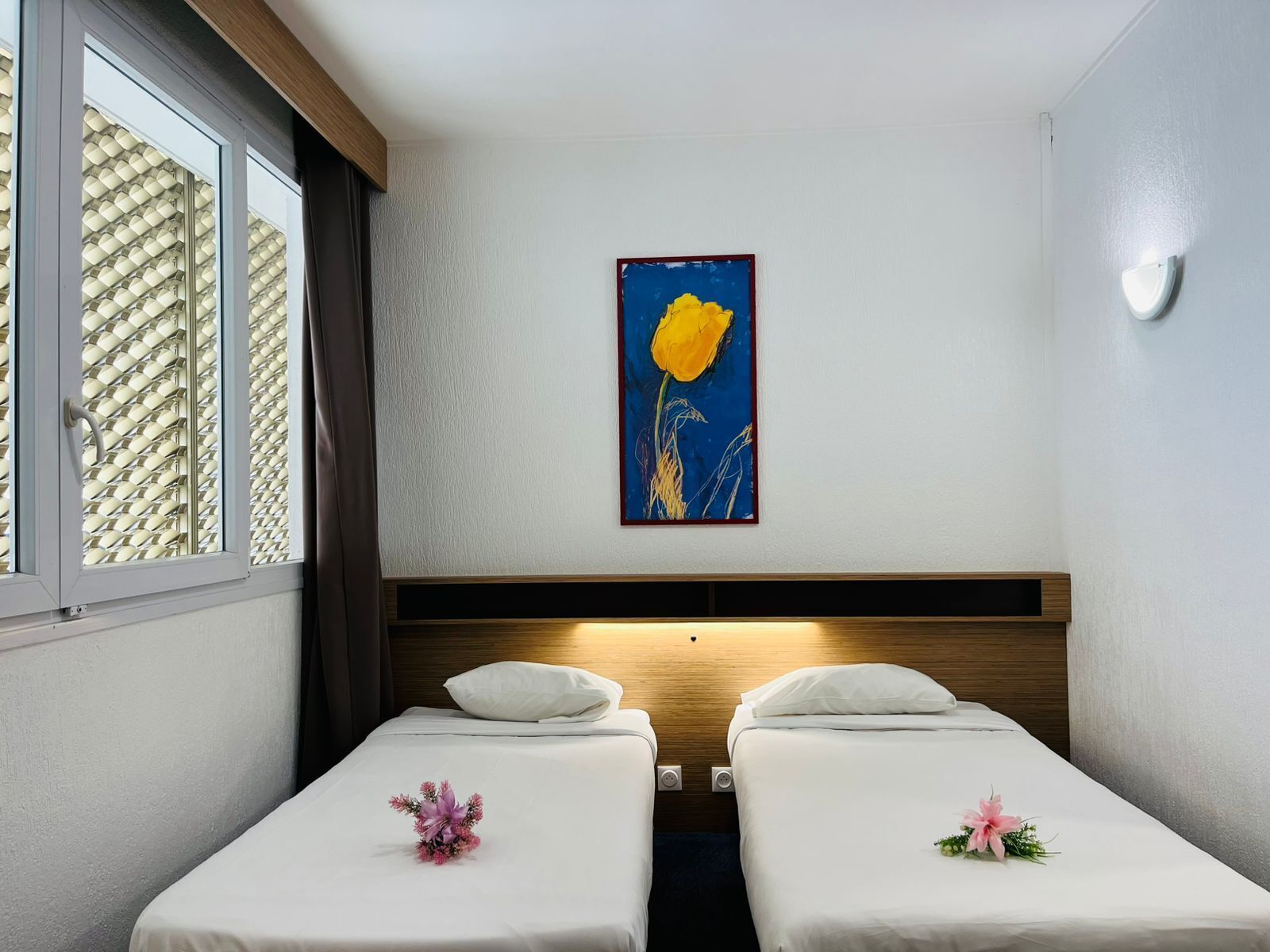In-room safe, desk, laptop workspace, soundproofing