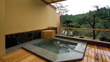 Superior Quadruple Room, Mountain View | Bathroom | Separate tub and shower, hair dryer, towels, shampoo
