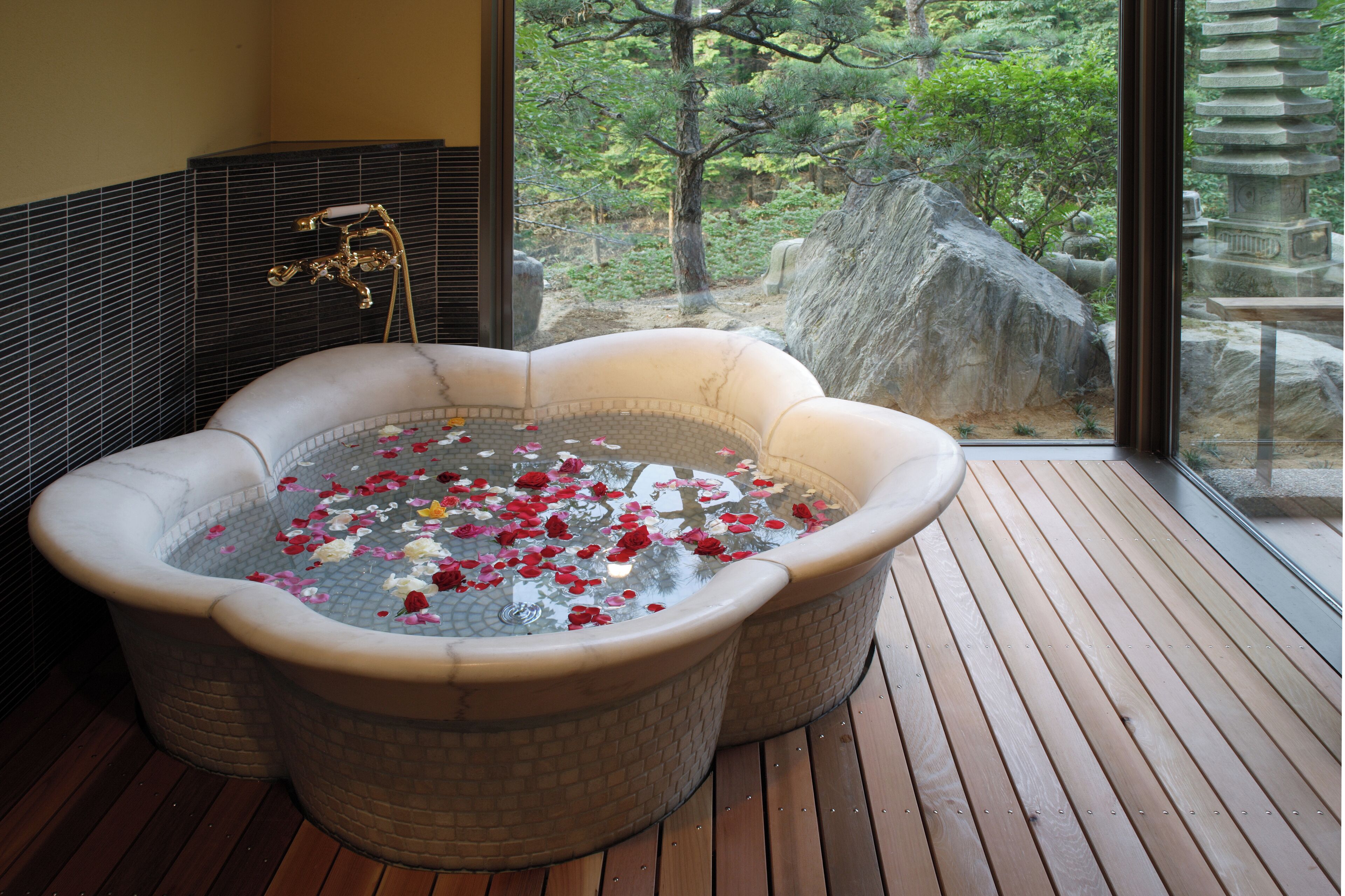 Habitación cuádruple Confort, baño privado, vista a la montaña | Baño | Tina y regadera independientes, secadora de cabello, toallas, shampoo 