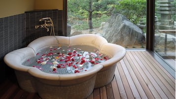 Comfort Quadruple Room, Private Bathroom, Mountain View | Bathroom | Separate tub and shower, hair dryer, towels, shampoo