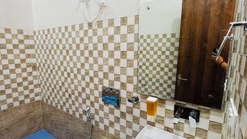 Deluxe Room | Bathroom