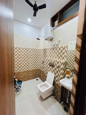 Deluxe Room | Bathroom