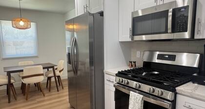 Charming 1-bedroom cottage in lovely Port Hueneme w/AC and off street parking