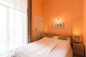 2 bedrooms, in-room safe, iron/ironing board, free WiFi