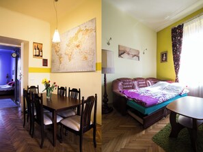 2 bedrooms, in-room safe, iron/ironing board, free WiFi
