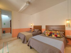 4 bedrooms, iron/ironing board, WiFi, bed sheets