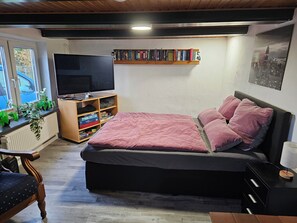 2 bedrooms, iron/ironing board, travel cot, free WiFi - Relax in the Wallapampa house in the countryside (Landscheide)