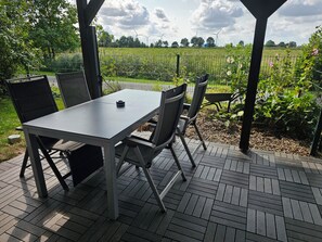 Outdoor dining - Relax in the Wallapampa house in the countryside (Landscheide)