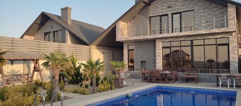 Spacious 4-bedroom villa in charming Baku with AC