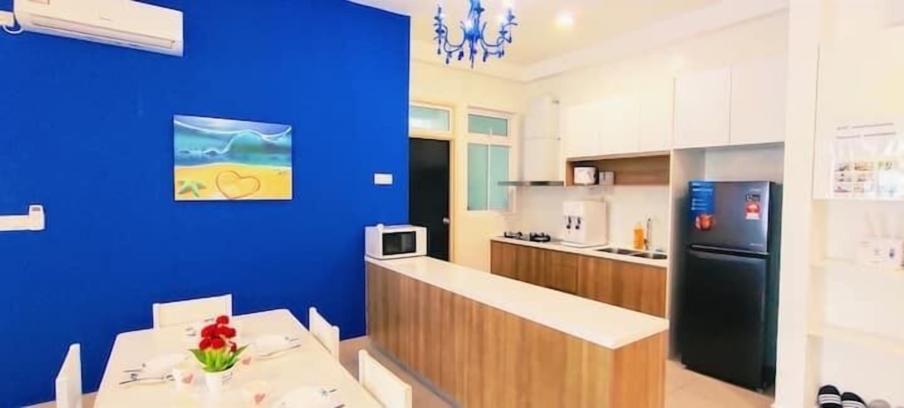 Basic Apartment, Non Smoking, City View | Dining room
