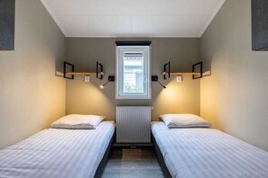 3 bedrooms, iron/ironing board, internet