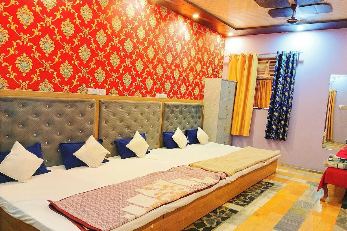 Family Room | Free WiFi