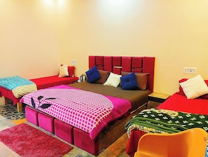 Quadruple Room | Free WiFi, bed sheets
