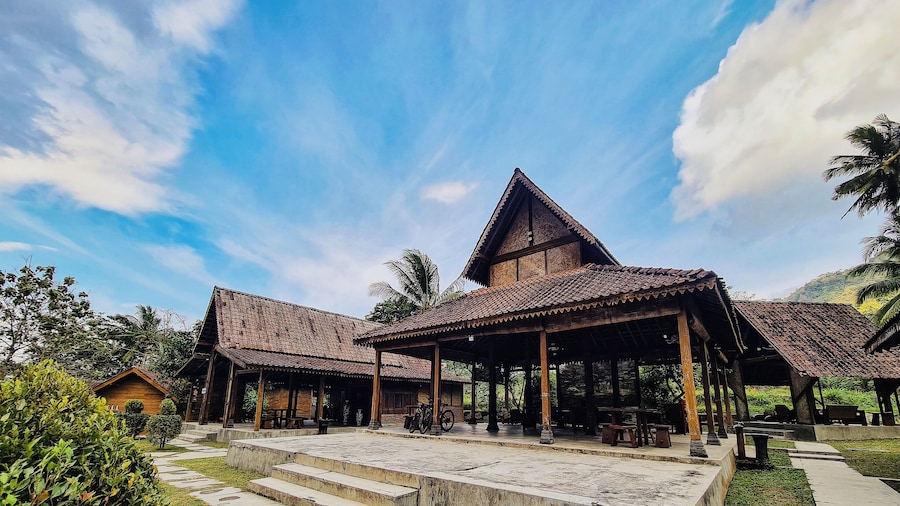 GIRI TENGAH RESORT BOROBUDUR