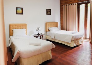 Casa de campo conforto, sacada, vista para o jardim | Escrivaninha