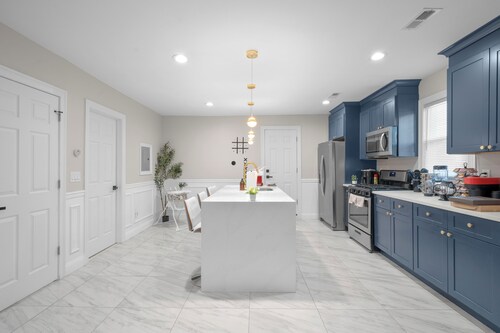 Cozy 2-Story Loft Apt: Hot Tub, Grill, Arcade, EWR in 10 min, NYC in 25 min