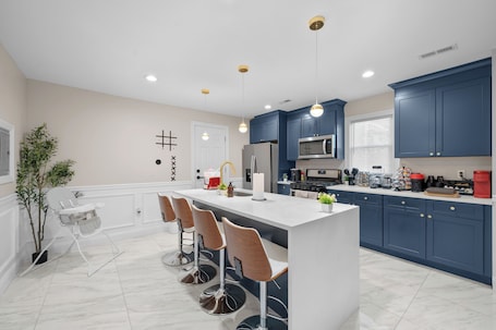 Fridge, microwave, oven, stovetop. Cozy 2-Story Loft Apt: Hot Tub, Grill, Arcade, EWR in 10 min, NYC in 25 min
