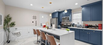 Cozy 2-Story Loft Apt: Hot Tub, Grill, Arcade, EWR in 10 min, NYC in 25 min