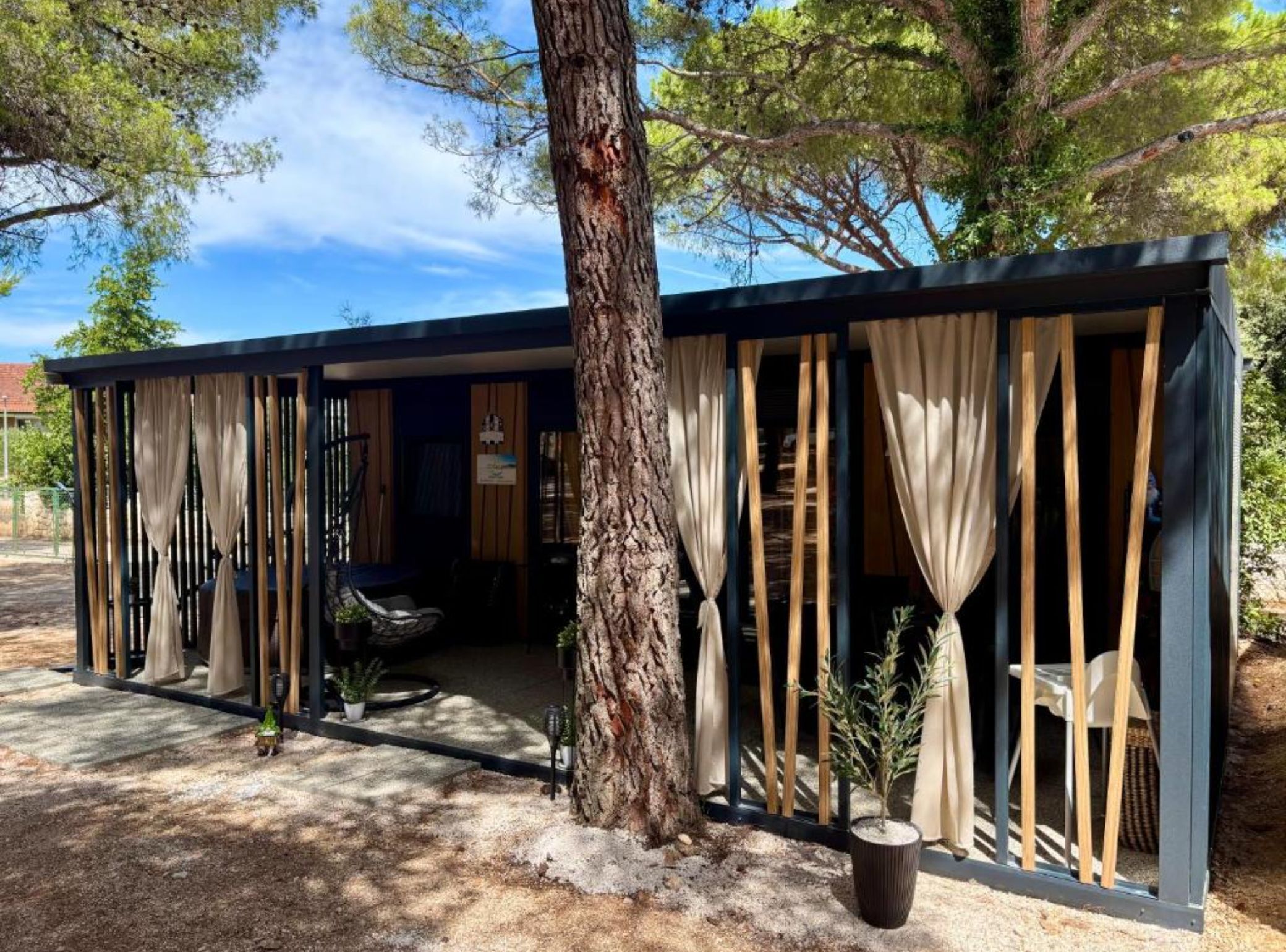 المنشأة من الخارج