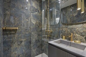 Apartment | Bathroom