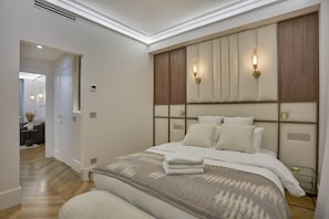 Apartment - Superb AC Apartment Roosevelt Saint Honore (Paris)