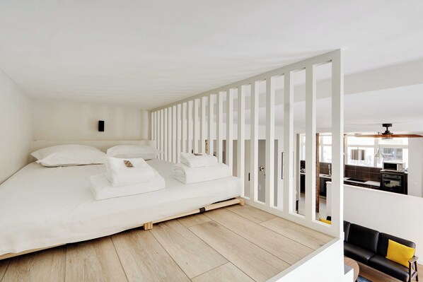 2 bedrooms, laptop workspace, iron/ironing board, bed sheets