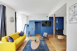 Living area - Authentic Loft - 2br/8p - Place de la Republique (Paris)