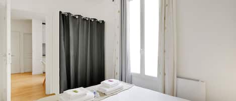Apartment | 2 bedrooms, laptop workspace, iron/ironing board, bed sheets