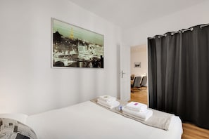 2 habitaciones y espacio para trabajar con laptop 
