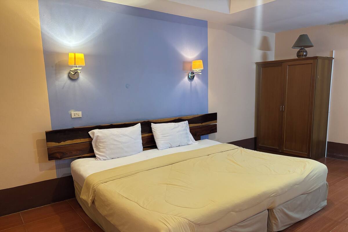 Superior Double Room, 1 Queen Bed | Desk, bed sheets