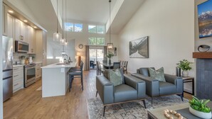 Living area - Springside at Fairmont Ridge | 3BR | Unit 25 (Area F (Columbia Lake/Windermere Lake))