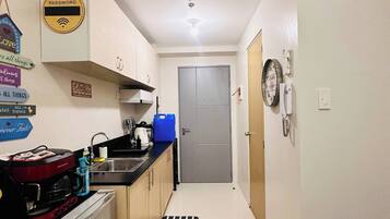 Fridge, microwave, stovetop, coffee/tea maker