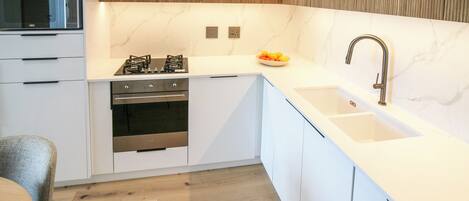 Fridge, oven, coffee/tea maker, toaster