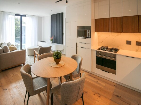 Fridge, oven, coffee/tea maker, toaster