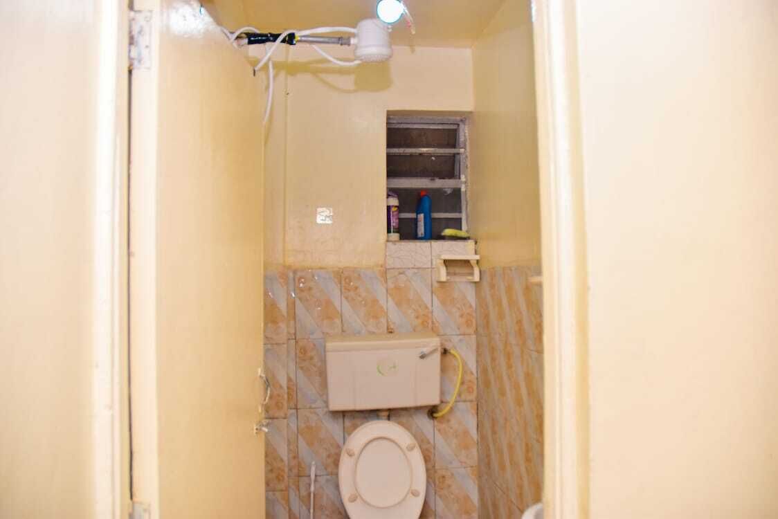 Douche, serviettes fournies, savon, papier toilette