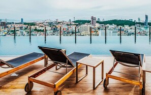 Pool - Central Pattaya - Infinity Pool Condo Pattaya View (Muang Pattaya)