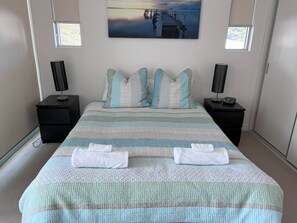 7 bedrooms, iron/ironing board, bed sheets
