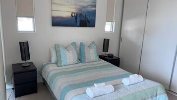 7 bedrooms, iron/ironing board, bed sheets