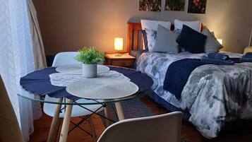 4 bedrooms, iron/ironing board, free WiFi, bed sheets