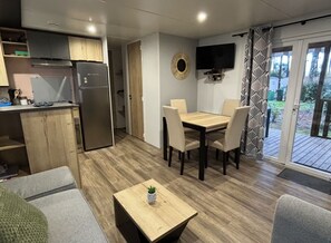 Interior - Mobile home 6-8 persons BORA-BORA 3bed 1bath all comfort in 4 stars campsite (Saint-Julien-en-Born)