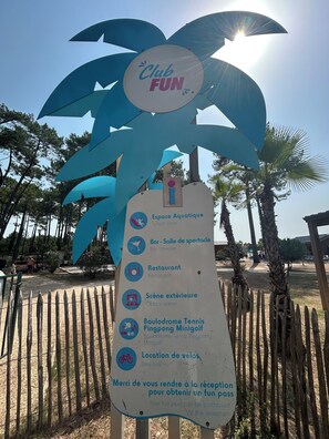 Property grounds - Mobile home 6-8 persons BORA-BORA 3bed 1bath all comfort in 4 stars campsite (Saint-Julien-en-Born)