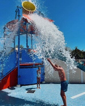 Children’s area - Mobile home 6-8 persons BORA-BORA 3bed 1bath all comfort in 4 stars campsite (Saint-Julien-en-Born)