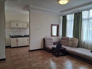 Basic Twin Room, City View | Living area