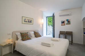 2 室のベッドルーム、アイロン / アイロン台、旅行用ベビーベッド