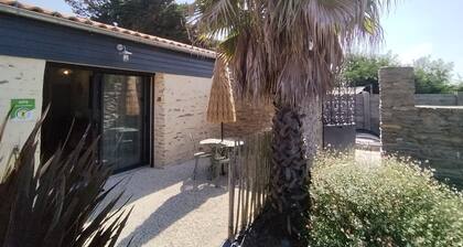 GITE 2 personnes avec SPA ET piscine
