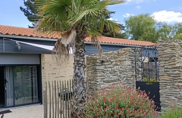 Property grounds - GITE 2 persons with SPA AND swimming pool (Les Moutiers-en-Retz)