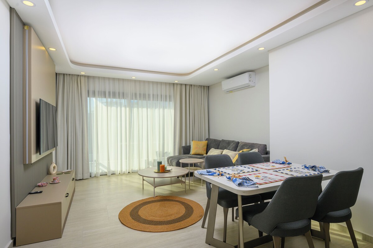 ONE BEDROOM+ONELIVING ROOM