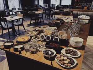 Tägliches inbegriffenes Frühstücksbuffet