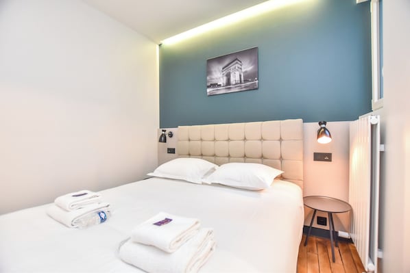 Apartment | 2 bedrooms, laptop workspace, iron/ironing board, bed sheets - Authentic Apartment - 2br/8p - Near Opera Garnier (Paris)